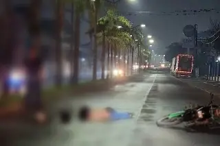Autobús embiste a motociclista sobre el bulevar Córdoba-Peñuela, resulta gravemente herido
