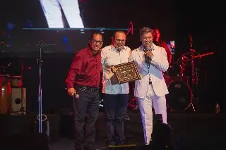Romanticismo, invitados de lujo y emociones: así celebró Gustavo Lara sus 30 años de carrera