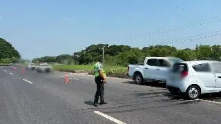Hay cierre parcial de circulación en carretera de Veracruz; checa a qué altura 