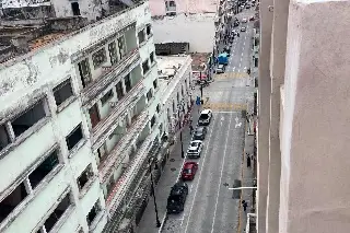 ¿Pasas por este lugar del Centro de Veracruz? Cuidado, vecinos alertan de peligro en calle