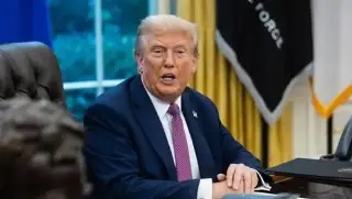 Trump critica al Senado por restringir sus poderes militares en el conflicto con Irán
