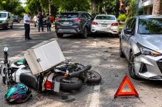 Choques simultáneos en la avenida Ruiz Cortínes de Xalapa, este miércoles