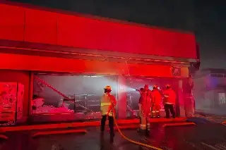 Reportan incendios provocados y bloqueos en Villahermosa, Tabasco