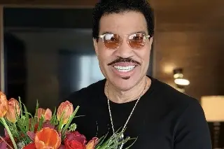¡Preocupa su salud! Lionel Richie abandona concierto tras sufrir mareo y es hospitalizado 