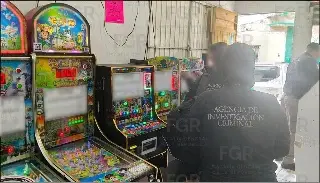 Aseguran máquinas tragamonedas en cateo en Veracruz 