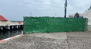 Reportan tramo del malecón cercado sin previo aviso.