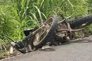 Choque de motocicletas deja dos muertos y dos heridos
