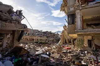 Sepultan a familias enteras en Venezuela; tragedia continúa tras doble sismo