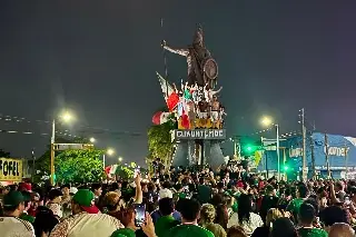 Como en el Ángel de la Independencia, así celebran en Veracruz el triunfo de México 