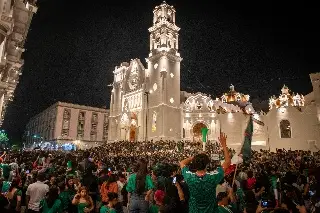 Aficionados abarrotan Plaza Lerdo en Xalapa