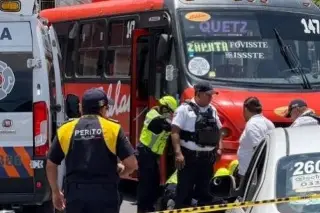 Peatón resulta lesionado tras ser arrollado por autobús en Orizaba