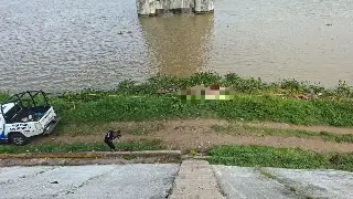 Aparece flotando cerca del puente de Alvarado 