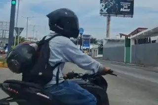Tras librar accidente, urgen campaña de educación vial para frenar accidentes en moto 