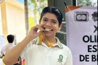Él es el joven que logró el primer lugar en examen de la UV para Médico Cirujano