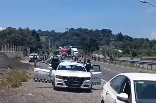 Operativo en comunidad de Puebla; investigan vehículos y mercancía presuntamente robados