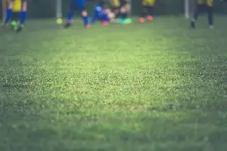 Levantan a cinco en cancha de fútbol en Salamanca, Guanajuato