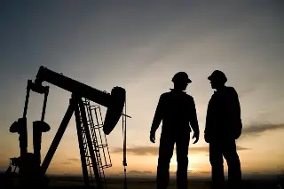 Sheinbaum plantea mantener producción petrolera en 1.8 millones de barriles diarios