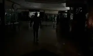 Apagón en Boca del Río deja personas atrapadas en elevador de plaza comercial 