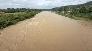 Aumenta nivel del río Cazones en Poza Rica por lluvias en Puebla