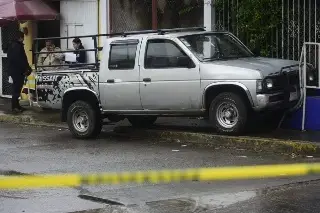 Conductor muere tras presunto infarto y choca contra vivienda en Xalapa