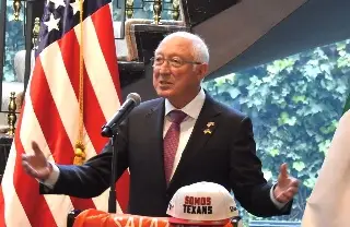 'No fue nuestro avión, ni nuestro piloto, ni nuestra operación', responde Ken Salazar a Sheinbaum 