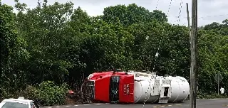 Cierre total en la carretera federal 180 entre San Andrés y Santiago Tuxtla