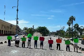 Bloquean avenida en el centro de Veracruz; tome precauciones 
