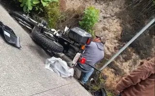 Elemento de Tránsito sufre accidente en Soledad Atzompa rumbo a operativo