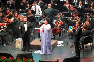 ¡Noche histórica en Veracruz! Tres grandes voces coronan el Festival Internacional del Bolero y Jazz