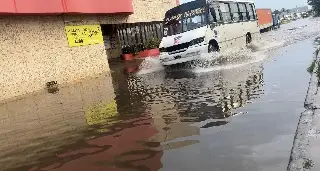 Lluvias provocan encharcamientos en estas calles de Veracruz 