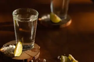 Cofepris alerta por falsificación y adulteración de este tequila 