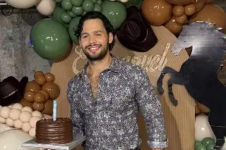 Asaltan con pastel y mañanitas a Emmanuel Palomares 