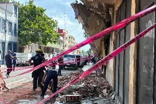 Se desploma balcón en centro de Veracruz; hay cierre total 