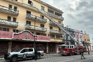 PC de Veracruz advierte multas por quema de basura tras movilización en edificio abandonado
