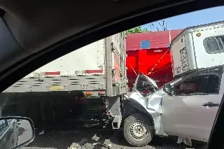 Se registra aparatosa carambola en autopista con dirección al puerto de Veracruz 