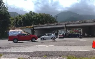 Bloquean avenida en Nogales, Veracruz; esto exigen habitantes 