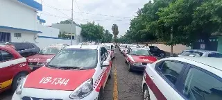 “Hay autos clonados pintados de taxi”: taxistas, exigen operativos diarios en Veracruz