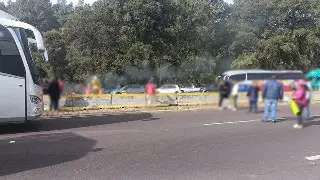Mantienen bloqueo en la autopista México-Puebla por este motivo