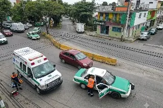 Taxi atropella a dos mujeres en la zona de Jardines de Xalapa