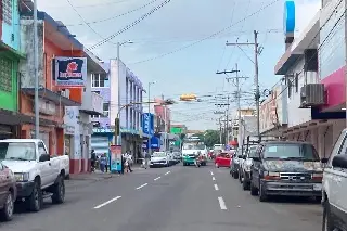 Se registra cierre vial en la zona del Mercado de Veracruz