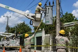Choque contra transformador provoca suspensión de energía en Puente Moreno