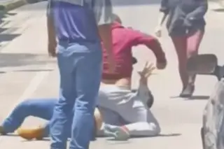 Fueron de las palabras a los golpes en segundos; los graban sin intervenir (+Video)