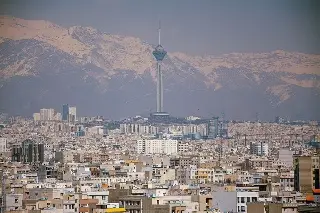 Irán pide a civiles alejarse de bases militares de EU; esta es la razón