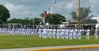 Celebran aniversario y graduaciones navales en Antón Lizardo