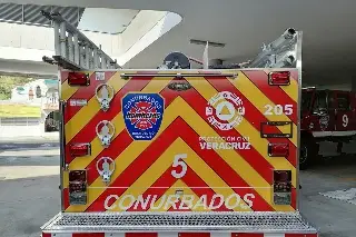 Fuego en casa abandonada causa alarma en Boca del Río; vecinos piden intervención