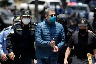 Regresa a Honduras expresidente condenado por narcotráfico e indultado por Trump