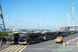 Nuevos autobuses Atenas y Totonaco ya están en aduana; alistan su envío a Veracruz