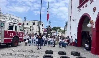 Bomberos Veracruz forman a más de 100 niños en protección civil este verano