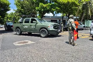 Vehículo del Ejército choca en el centro de Veracruz deja dos lesionados