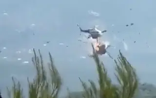 Dos muertos deja choque de dos helicópteros antiincendios en Grecia (VIDEO)